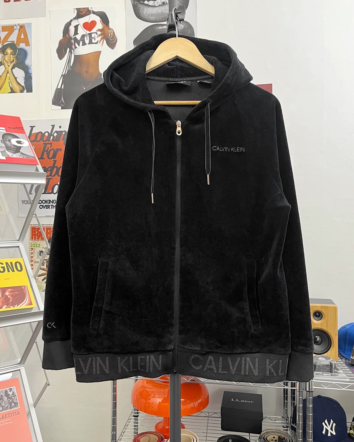 캘빈클라인 자수로고 벨벳 후드집업 블랙  상품이미지5