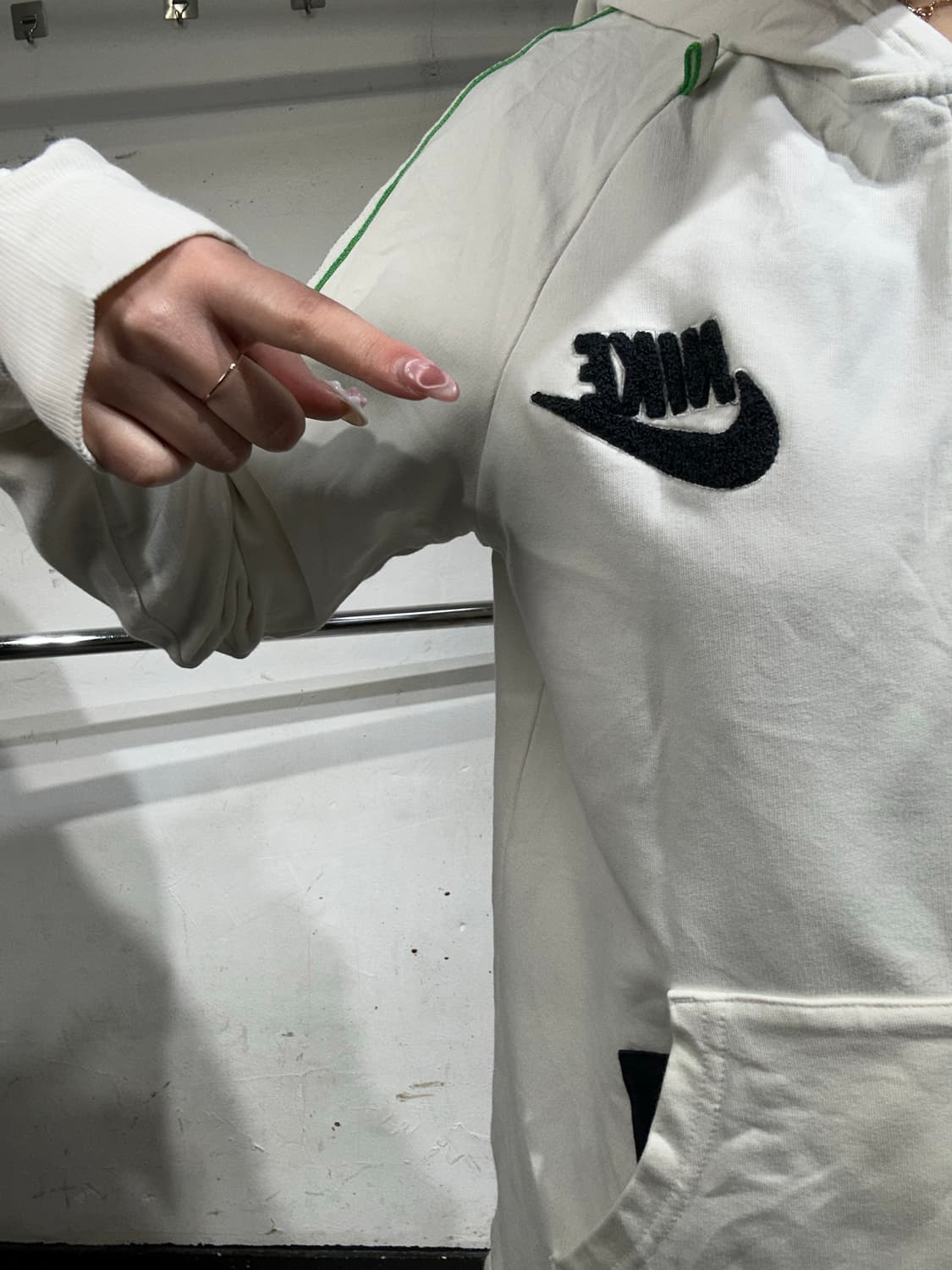 나이키 화이트 블랙 로고 사이드 라인 후드집업 L 상품이미지4