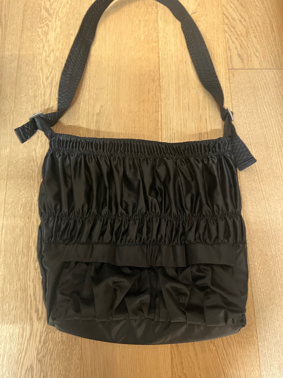 얀시시 페어리 호보백 블랙 팔아요  상품이미지3