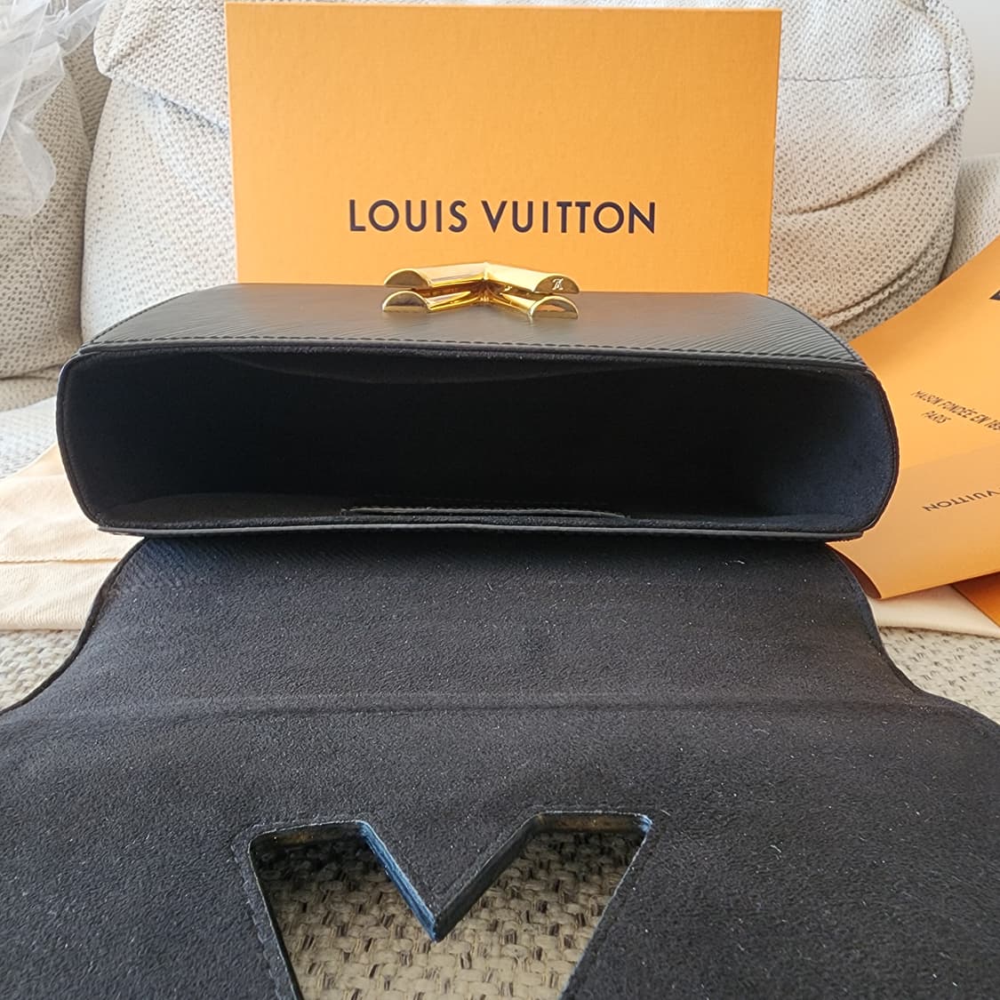 초민트급 루이비통 트위스트 MM 블랙 금장 상품이미지10