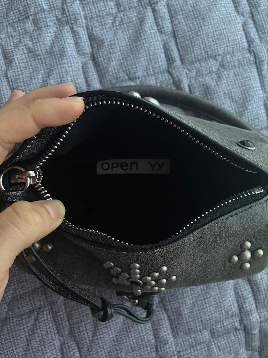 오픈와이와이 스터드 필로우 미니백  상품이미지3