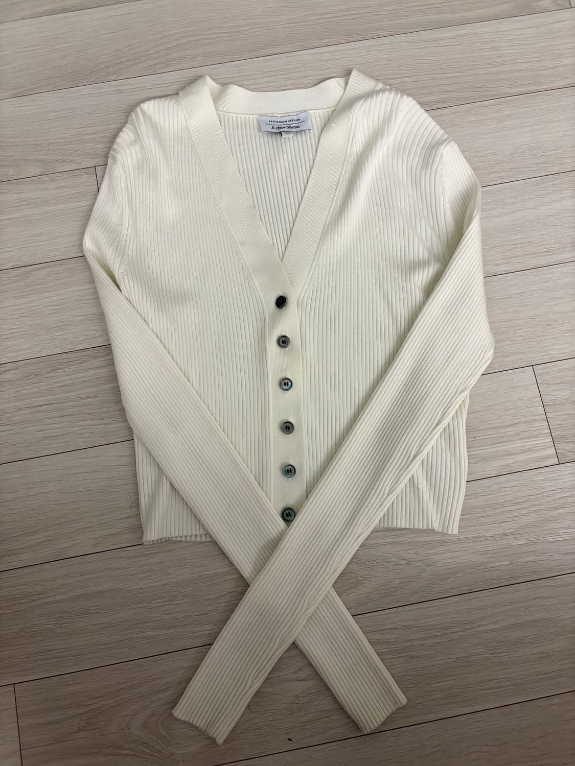 앤아더스토리즈 아이보리 크롭 가디건 s 상품이미지1