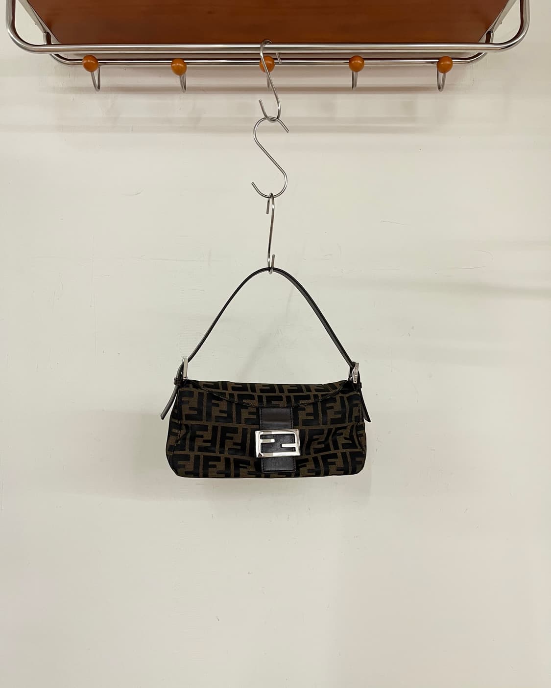 펜디 브라운 주카 바게트 백 상품이미지2