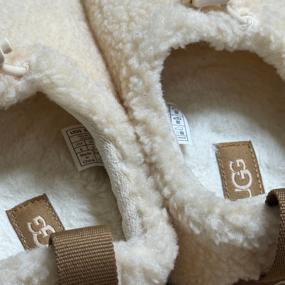 UGG 어그 플러시 뽀글이 슬리퍼 상품이미지5