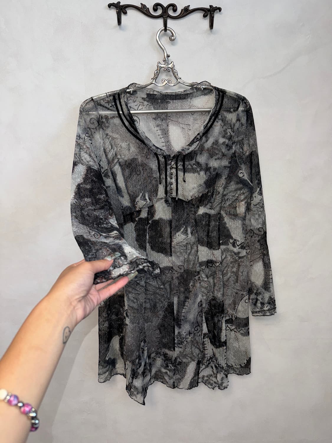Black gray oriental graphic mesh blouse 상품이미지2
