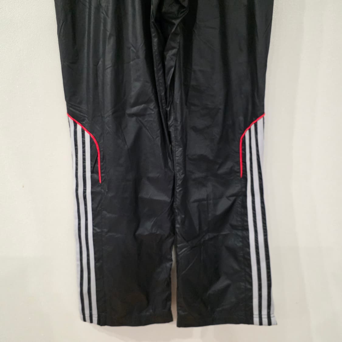 아디다스 우븐 트레이닝 바지 블랙/레드 095 상품이미지4