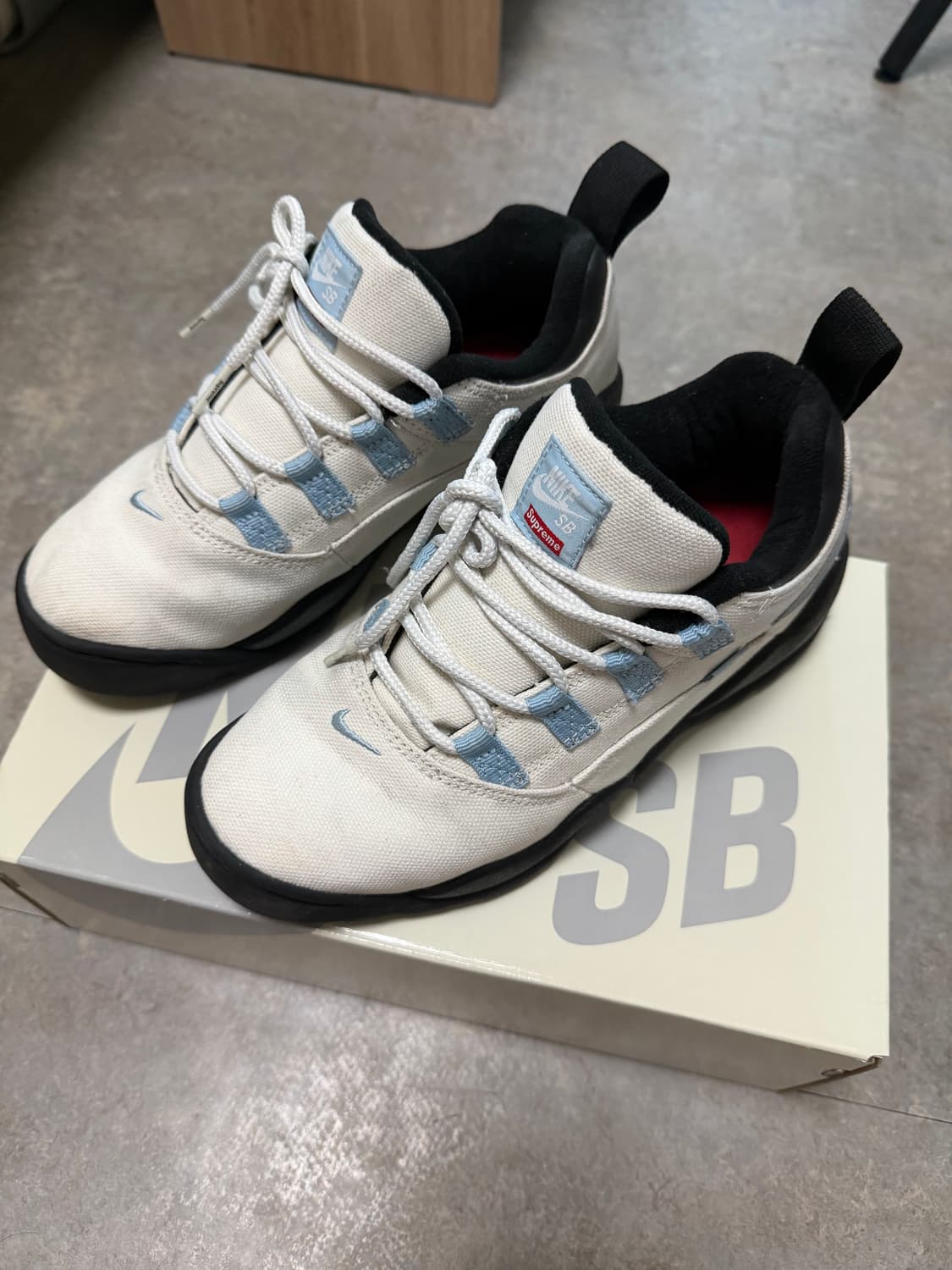 나이키 x 슈프림 sb 다윈 로우 화이트 245 상품이미지3