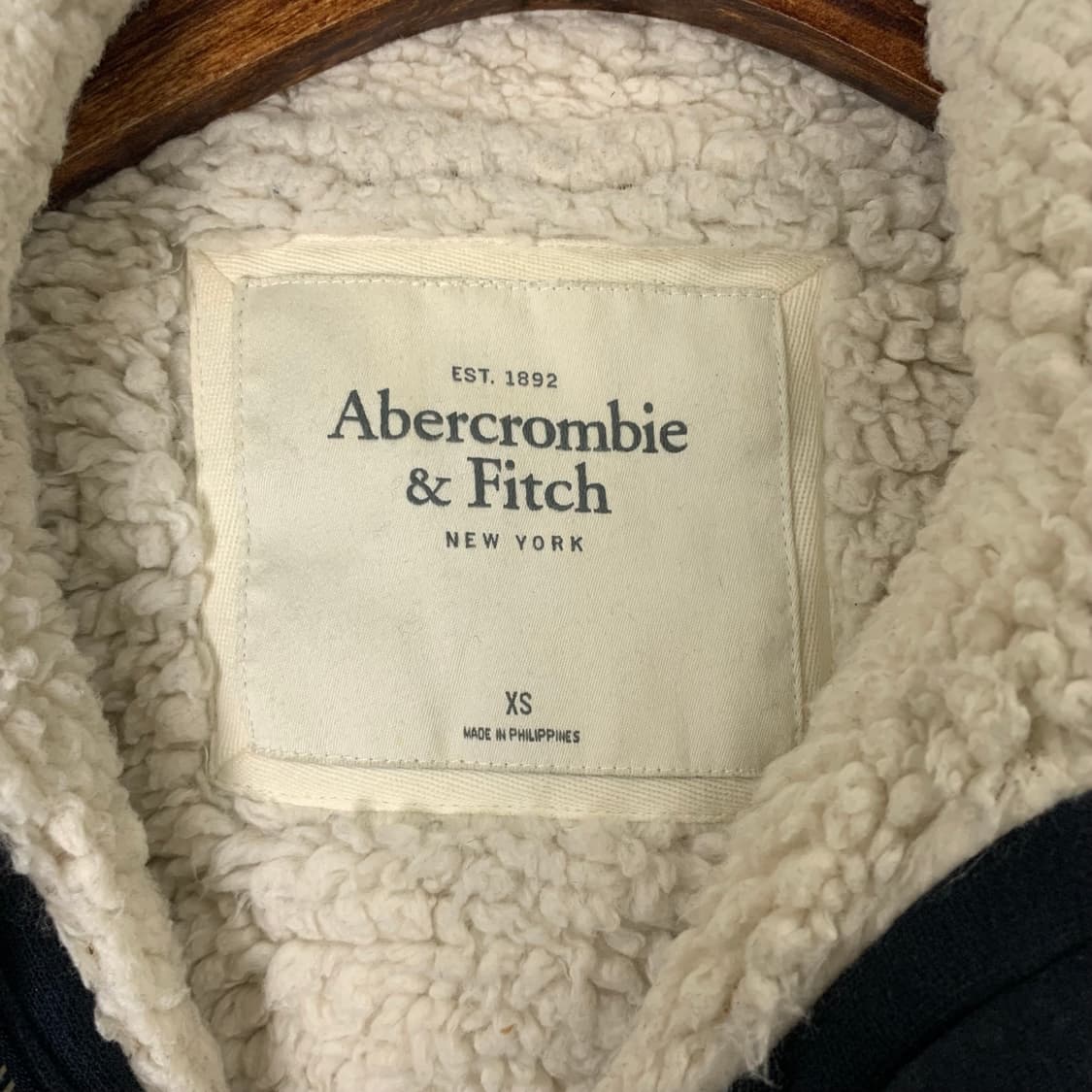 아베크롬비 y2k 와투케 산양로고 네이비 울프죠 양털 후드 자켓 상품이미지6