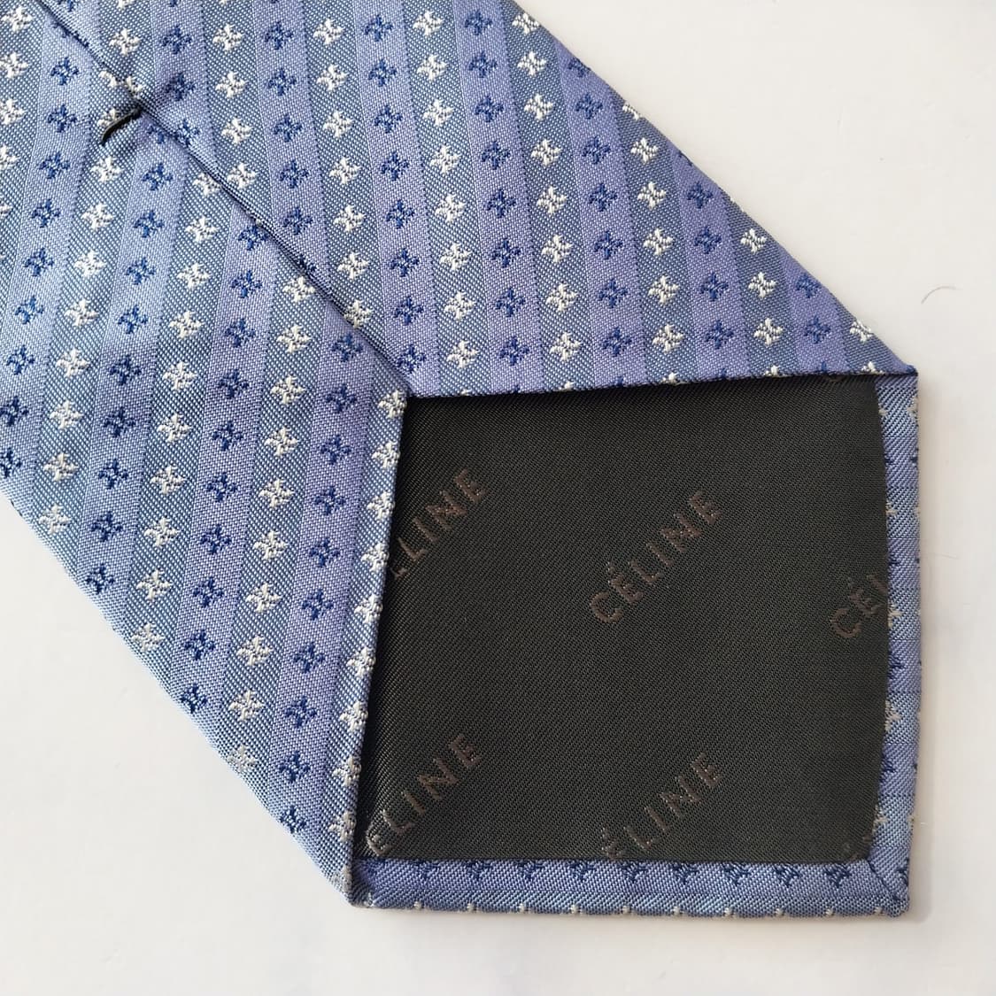 셀린느 실크 트리오페 로고 패턴 넥타이 8.6cm A+등급 K1721
 상품이미지9