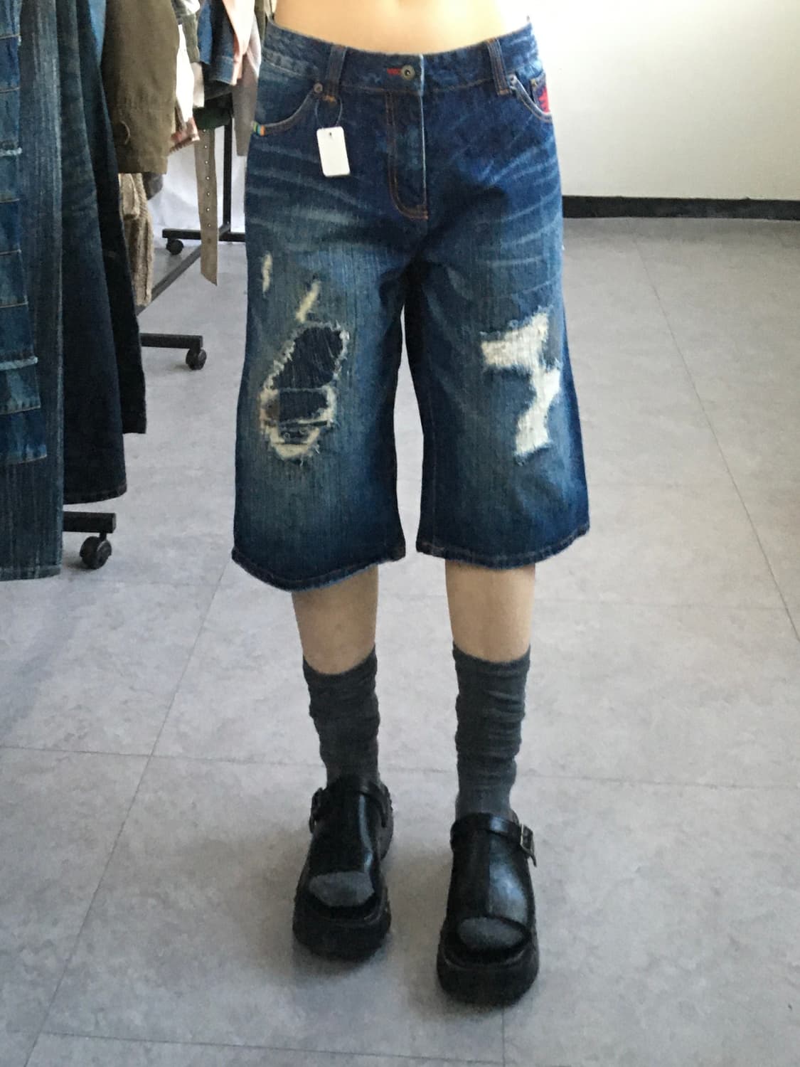 Damage point denim half pants 상품이미지1
