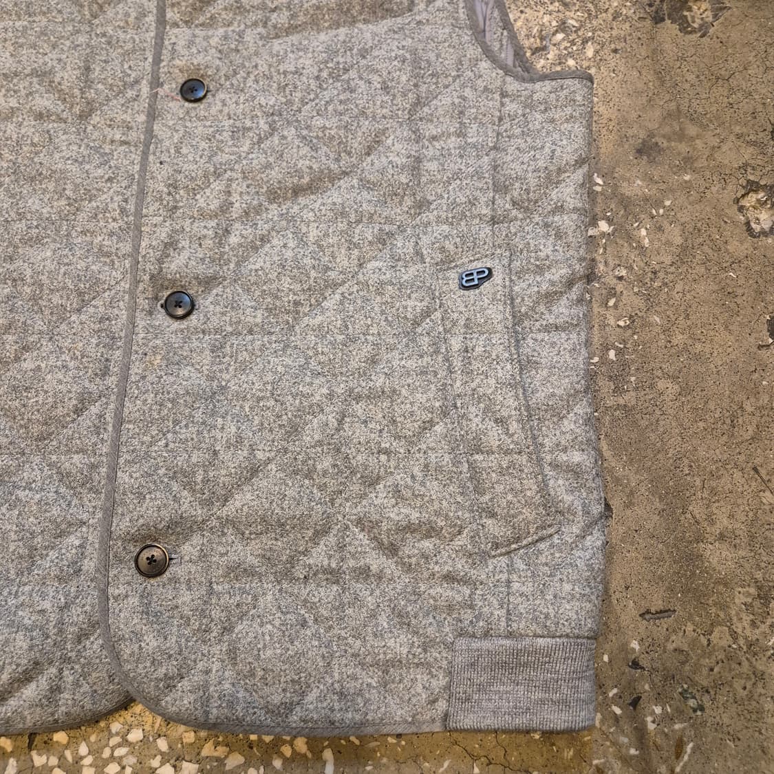 105(착샷잇음) 빈폴 그레이 퀼팅패턴 울조끼 상품이미지9