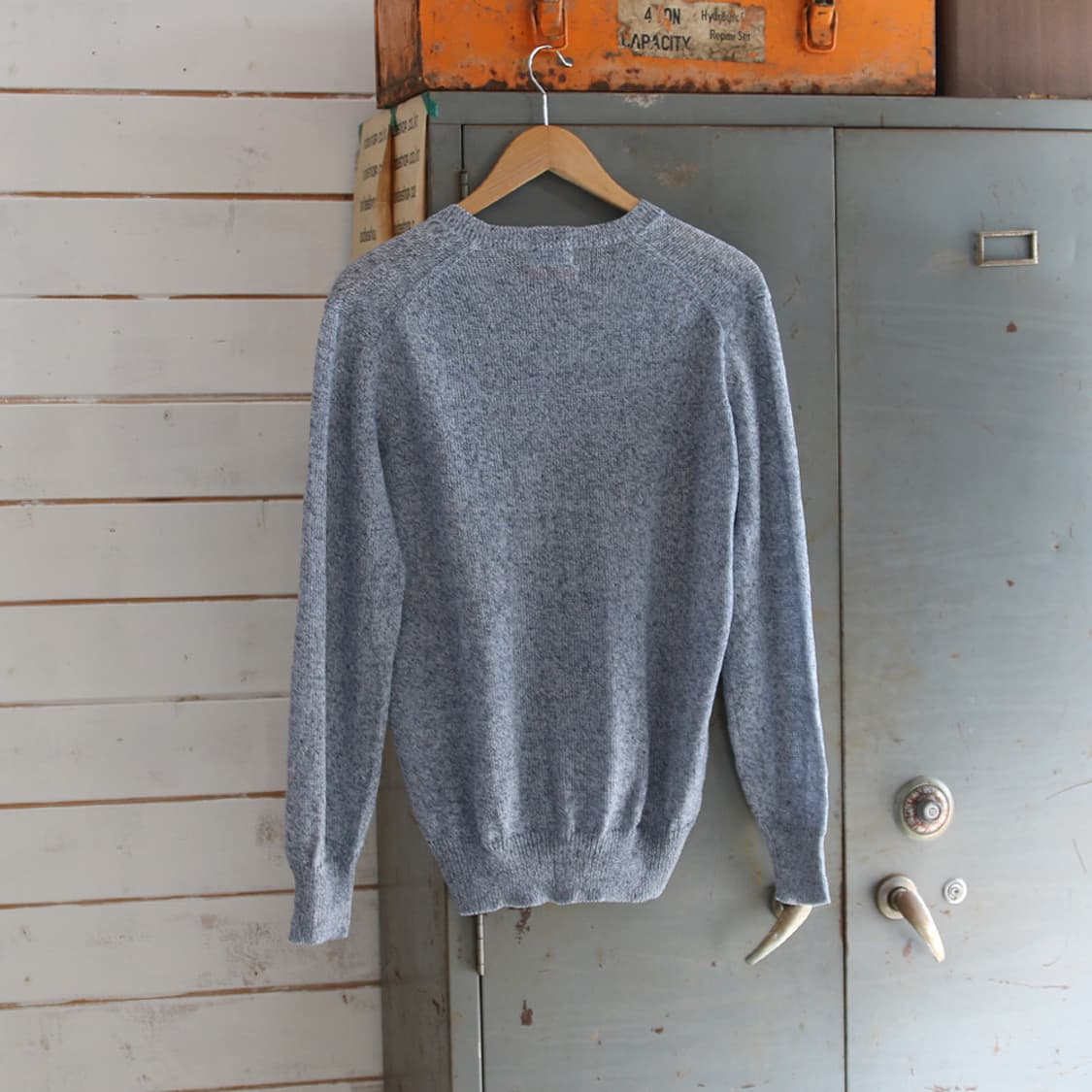 (착용컷) MIERU 썸머 브이넥 니트 (남성용 100) 상품이미지2