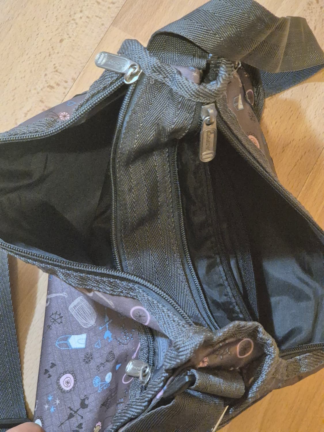 레스포삭 경량 크로스백 상품이미지3