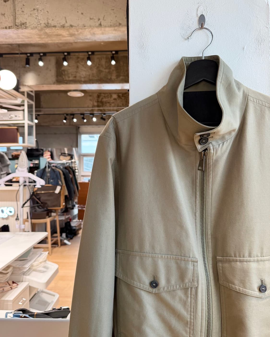 아미 카키 코튼 혼방 바라쿠타 봄버 자켓 상품이미지4