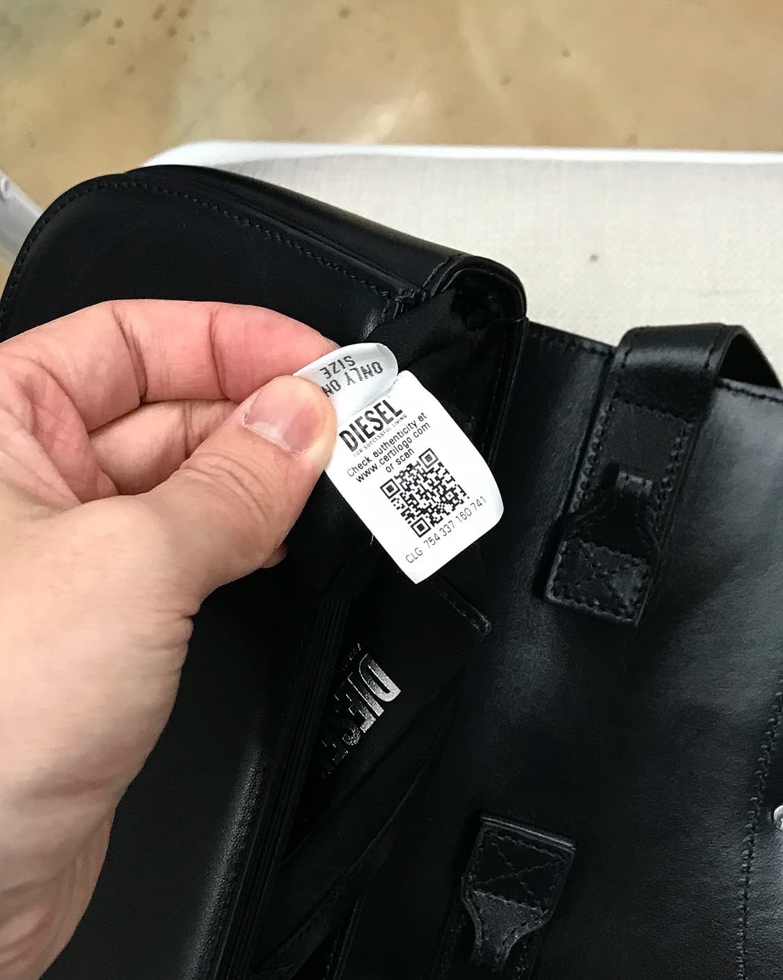 디젤 숄더백 인 나파 레더 블랙 상품이미지8