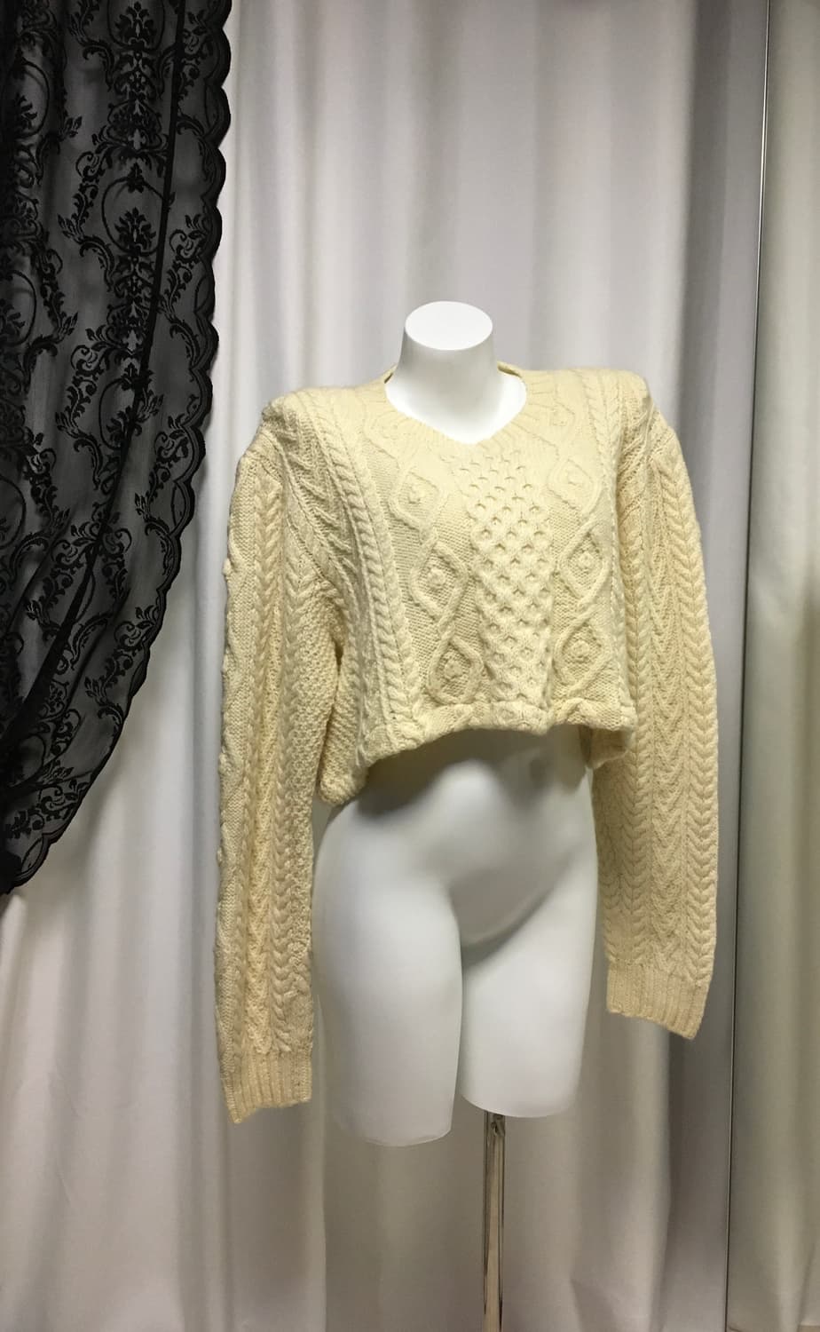 Vintage 나나 하치 커스텀 크롭 꽈배기 자수 니트 아이보리 상품이미지3