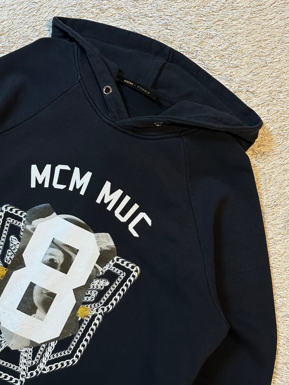 MCM x CAMBIS 프린팅 후드티 블랙 상품이미지2