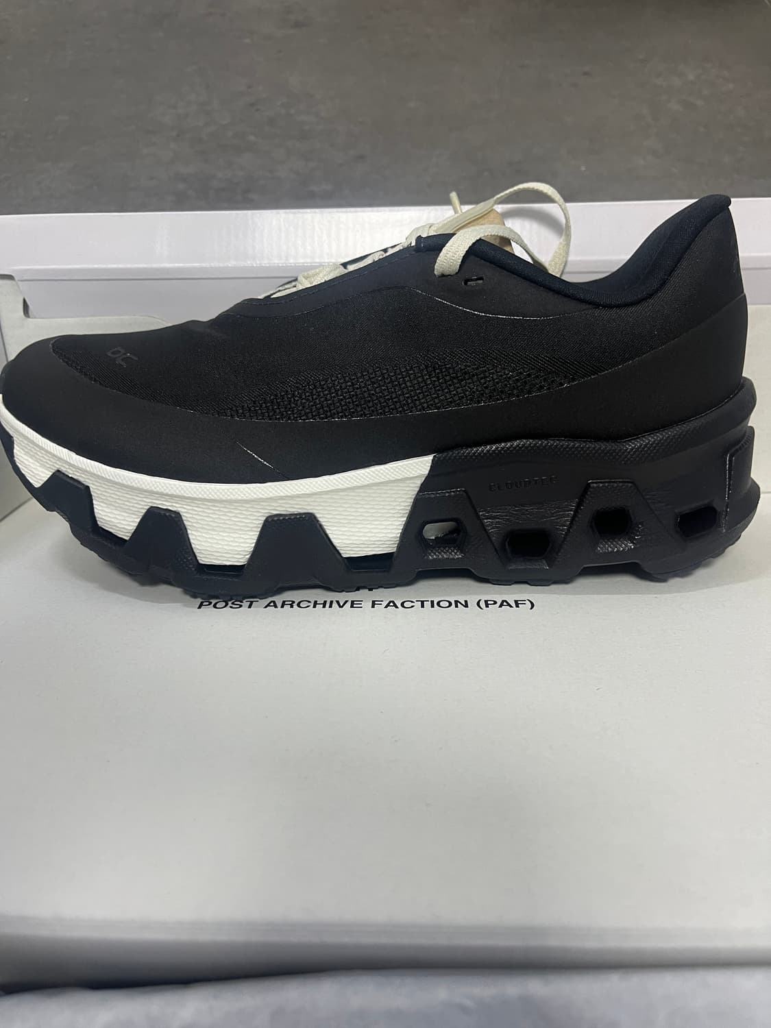 온러닝 파프 클라우드몬스터 하이퍼 블랙 w 240 상품이미지1