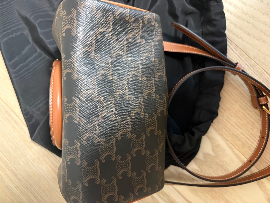 셀린느 스몰 보스턴 트리옹프 캔버스 카프스킨 상품이미지8