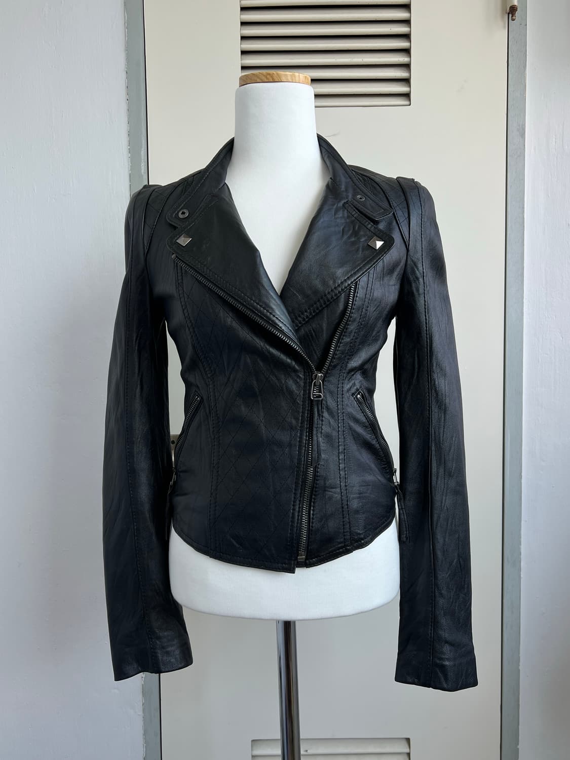 Structured Paneled Leather Jacket 상품이미지2