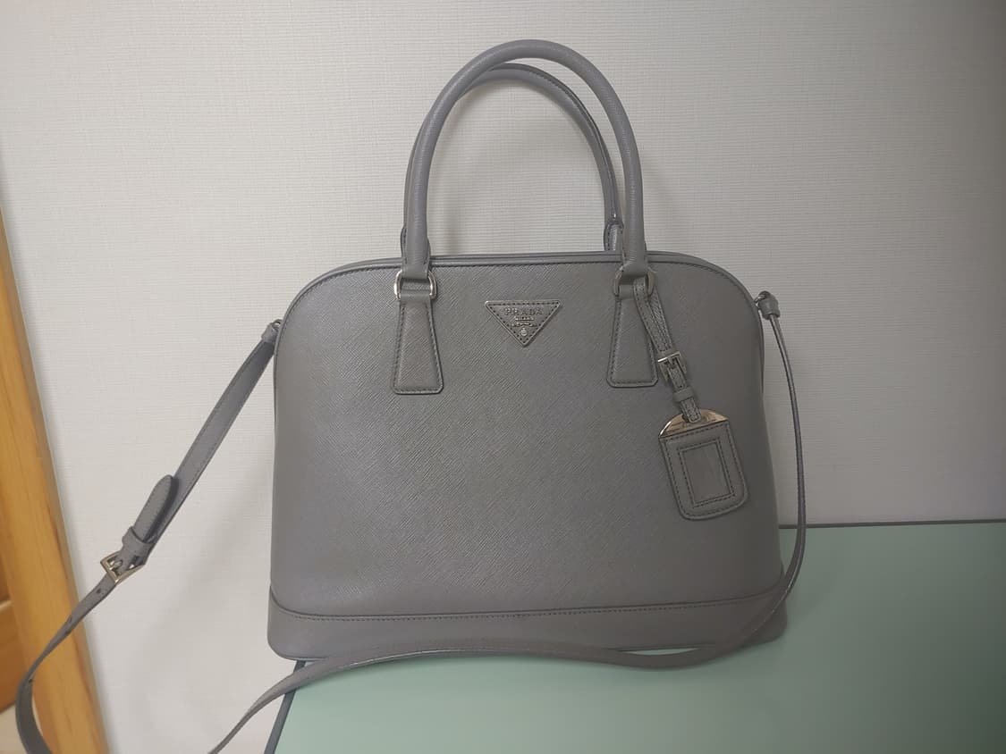 프라다 가방팝니다. 상품이미지1