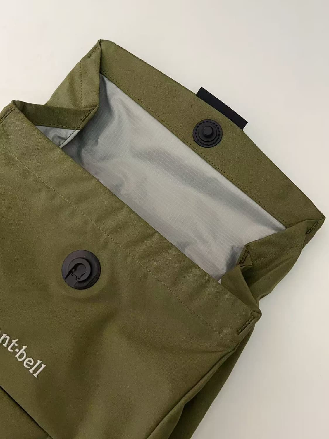 (새상품)몽벨 롤 탑 플랩팩 15 백팩 카키 상품이미지6