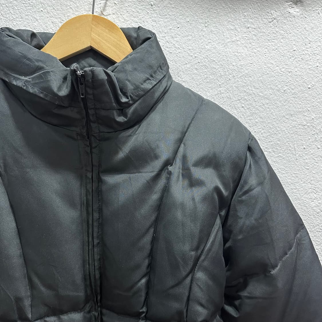 DKNY 블랙 덕다운 숏 푸퍼 패딩M 상품이미지8