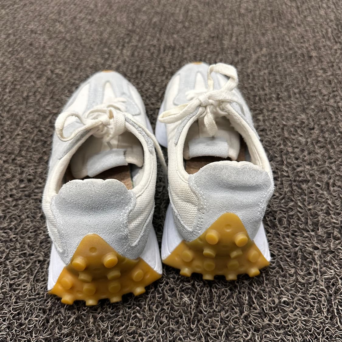 뉴발란스 327 여성 운동화 235사이즈 상품이미지4