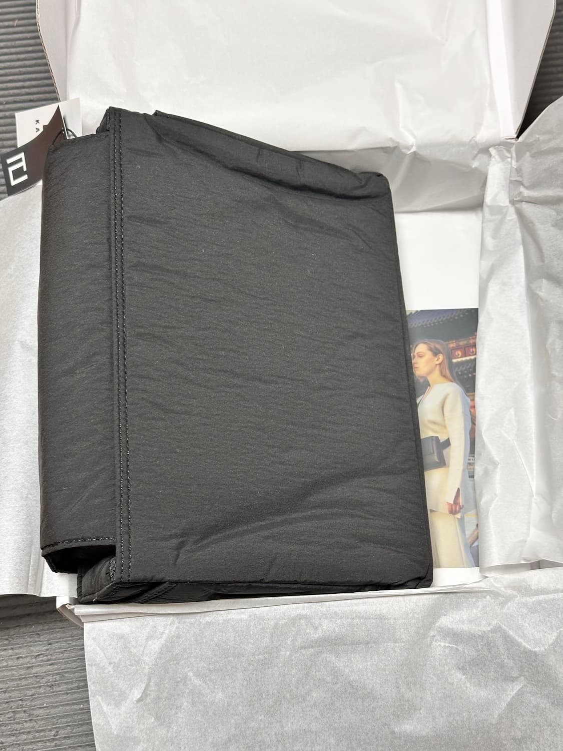 강단 아키텍처 패디드 백 블랙 상품이미지5