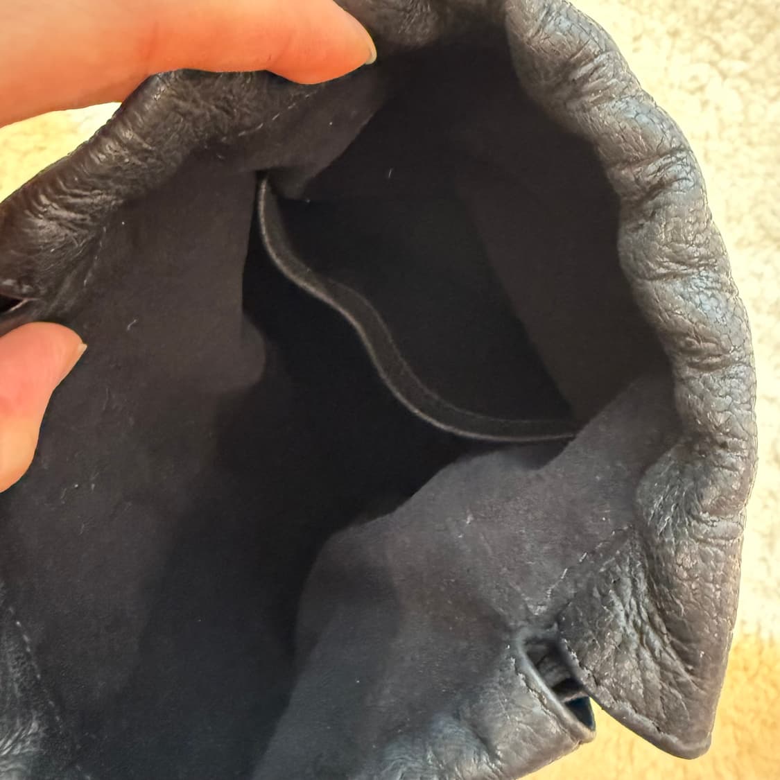 AETA 아에타 블랙 버킷백 복조리백 아모멘토 더로우 사슴가죽 아에타 핸 상품이미지10