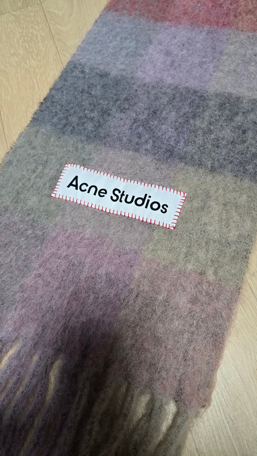 아크네 스튜디오 머플러 상품이미지1