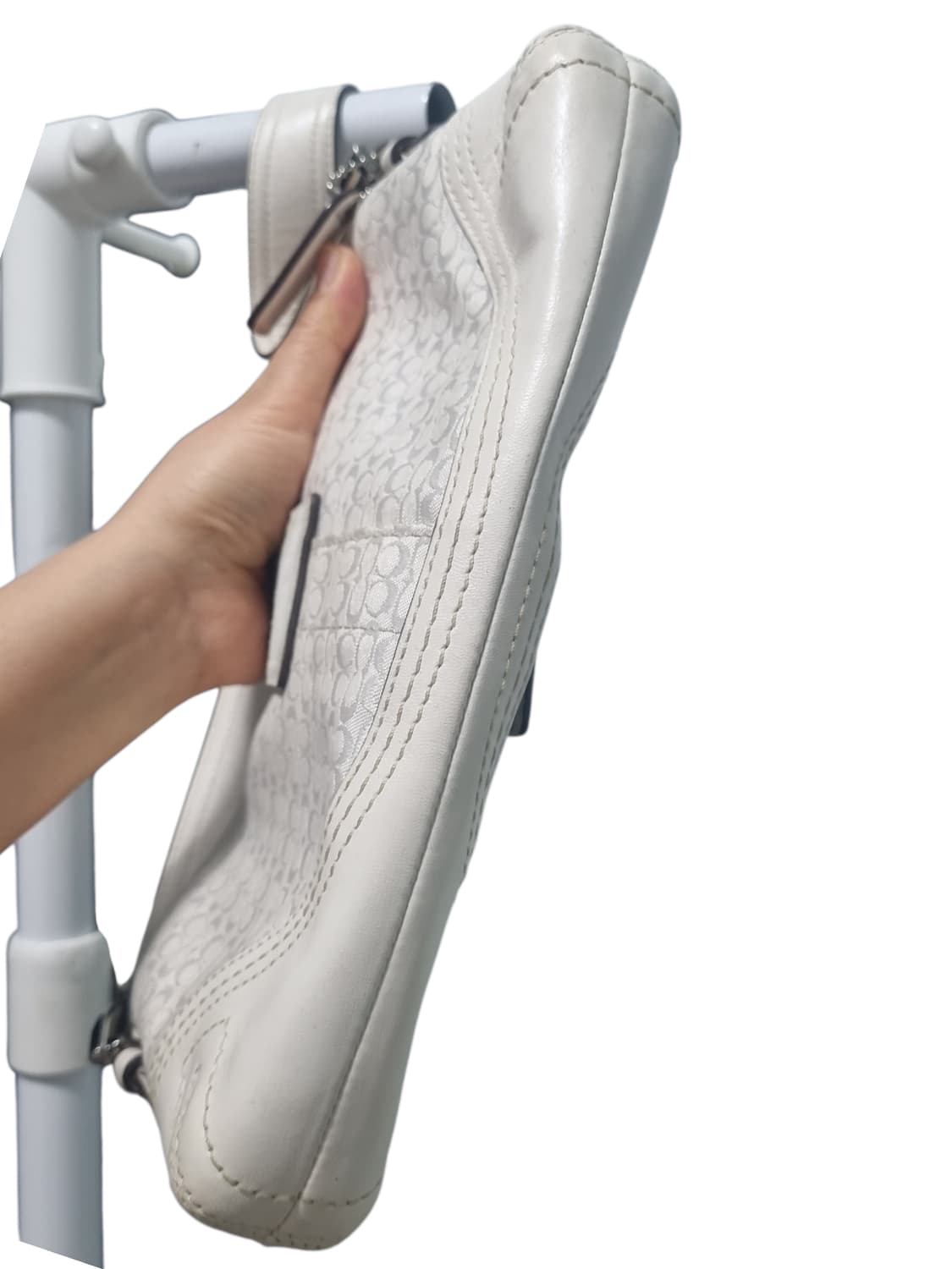 코치 시그니처 화이트 숄더백 상품이미지3