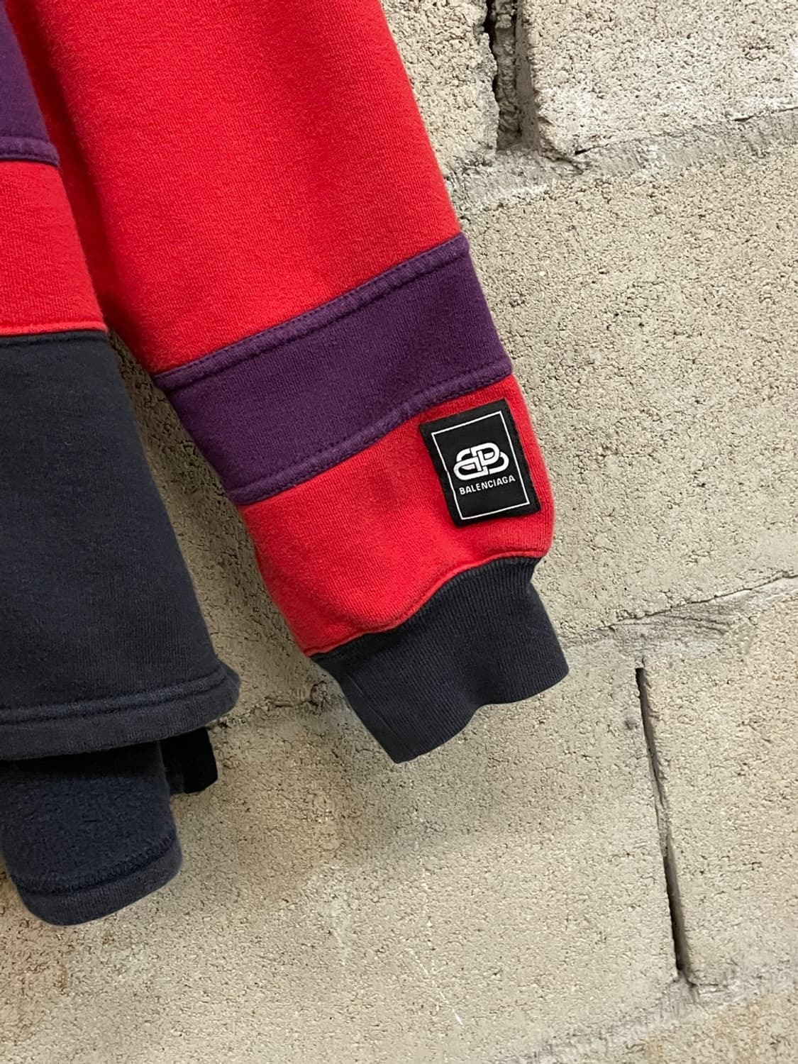 발렌시아가 BB 로고 반집업 맨투맨 상품이미지3