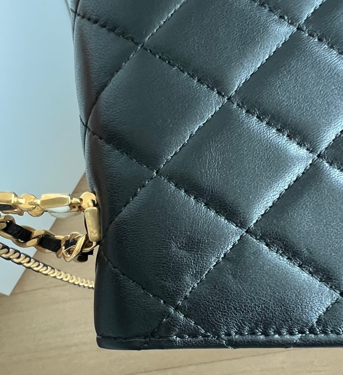 CHANEL 샤넬 체인 플랩 폰 홀더 블랙 상품이미지10