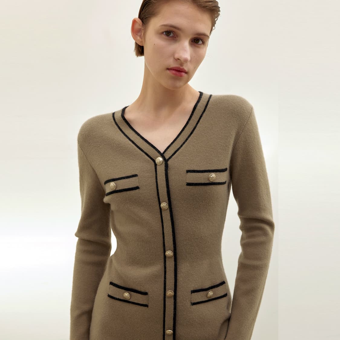 아틀리에나인(Atelier Nain) 클래식 배색라인 V넥 니트원피스 5 상품이미지3