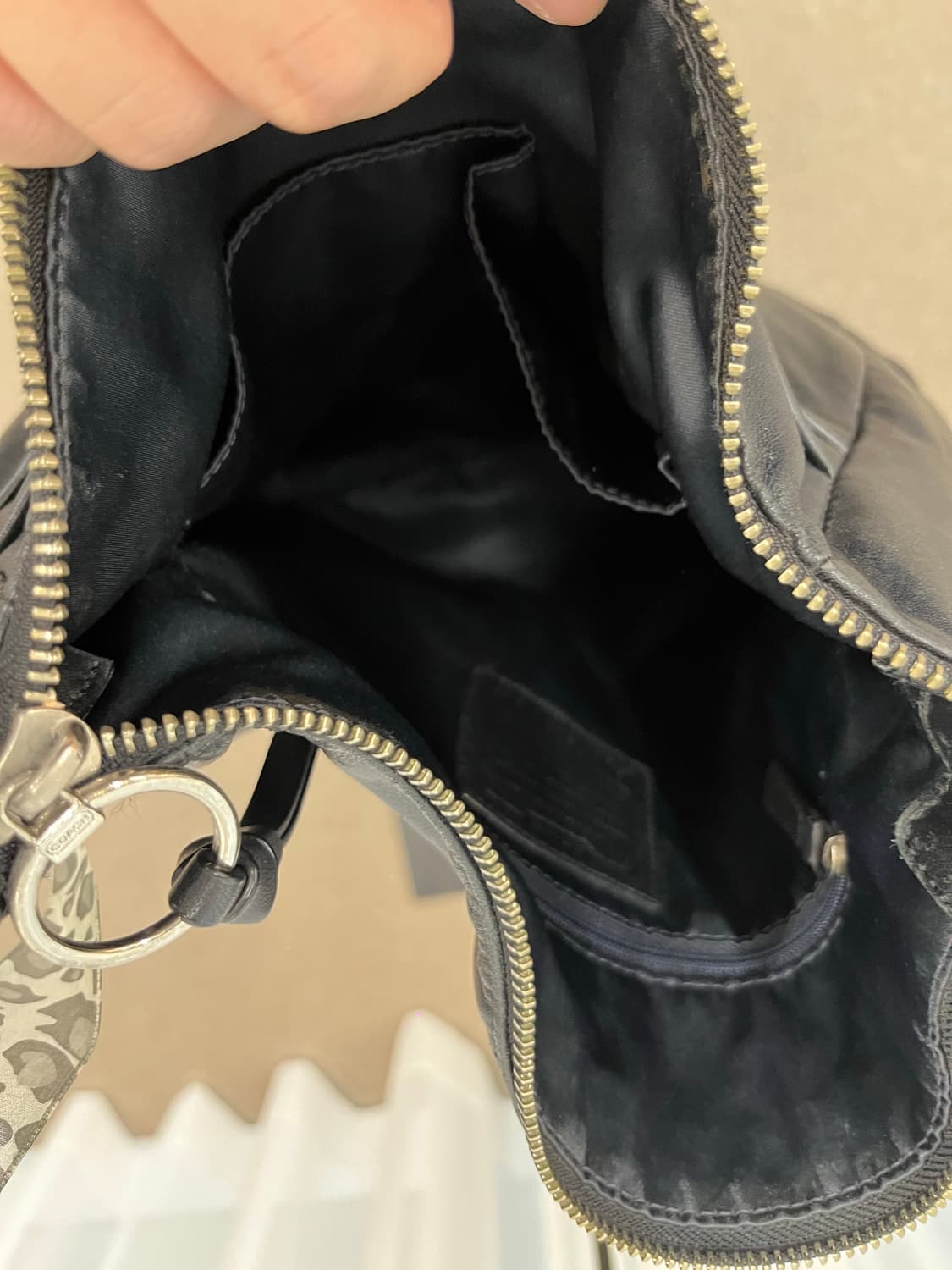 Coach Black Paper Shoulder Bag 상품이미지9