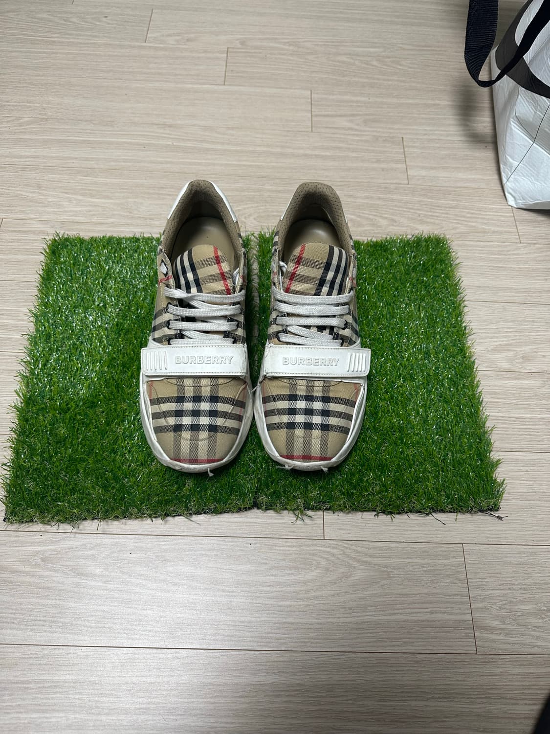 버버리 체크코튼 스니커즈 43 상품이미지1