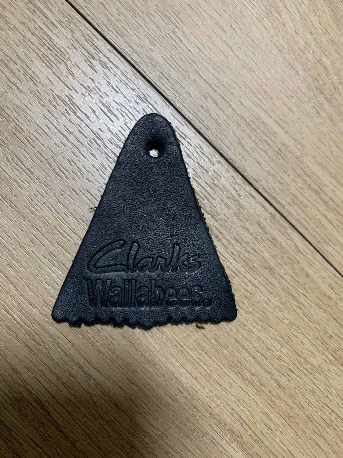 클락스 왈라비 가죽 삼각택 악세사리 판매합니다 상품이미지5