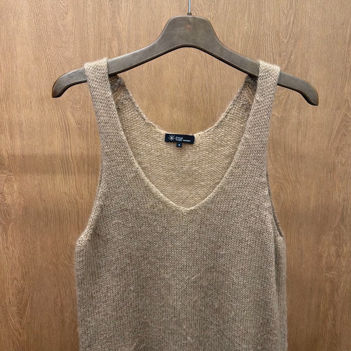 이자벨마랑 에뚜왈 브이넥 슬리브리스 니트 무지 디테일 루즈핏 베이지 상품이미지4