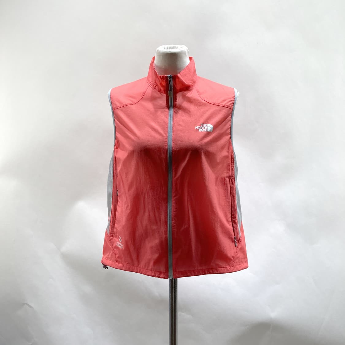 노스페이스 여성경량바람막이조끼 90 상품이미지1