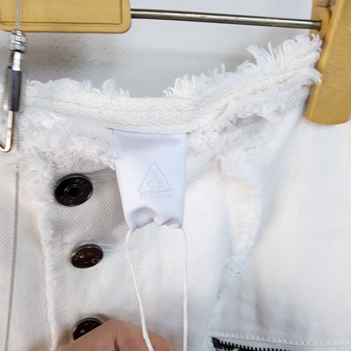 스타일난다 화이트 언발란스 데님 롱 스커트 상품이미지9