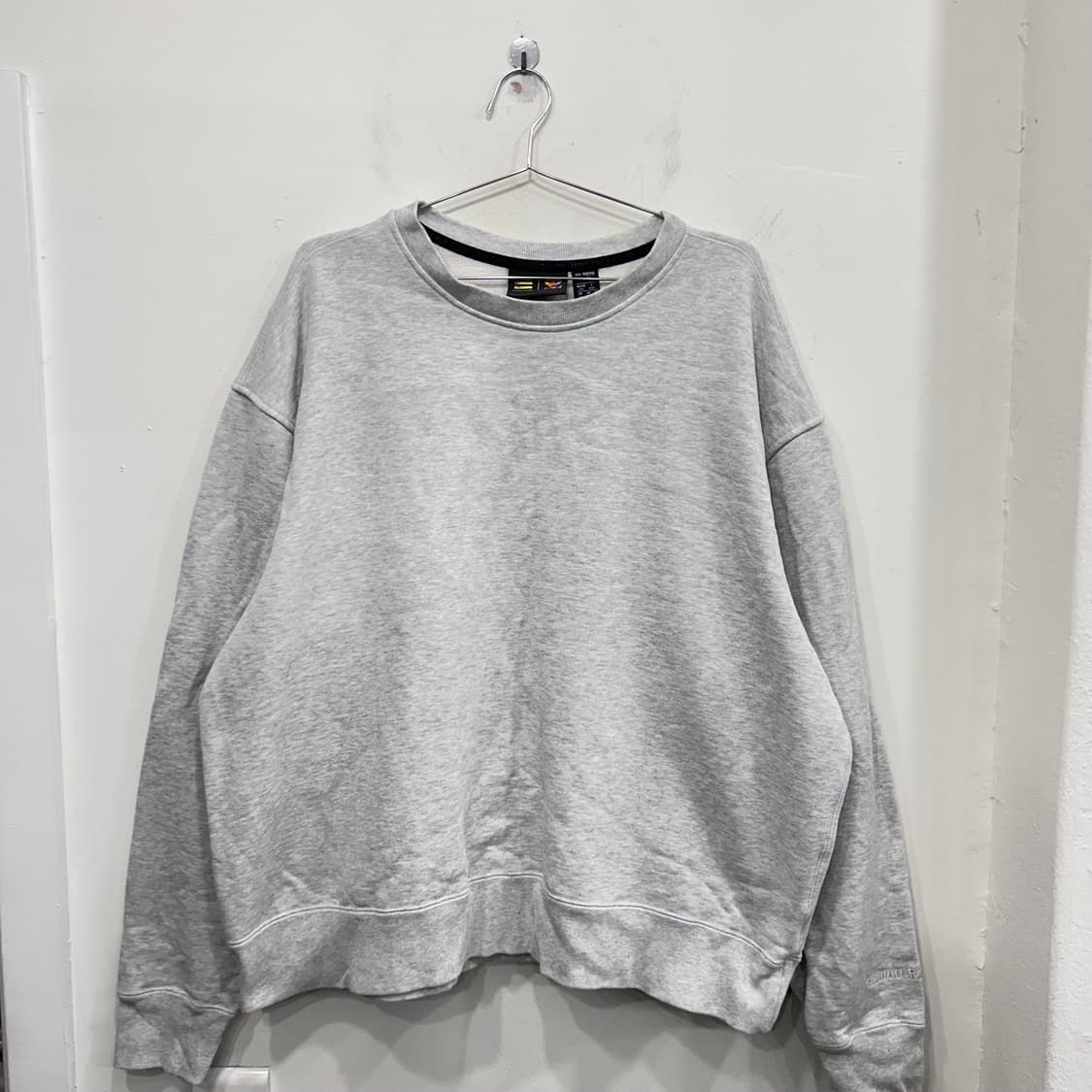 아디다스 X 퍼렐 윌리엄스 콜라보 오버핏 맨투맨 상품이미지2