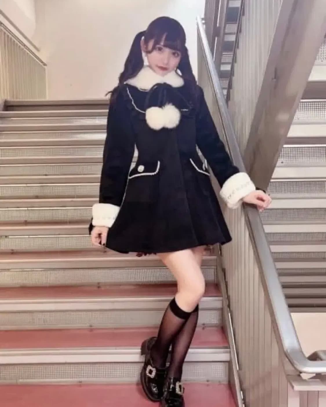 앙크루즈 사키마루짱 콜라보 롱 코트 상품이미지3