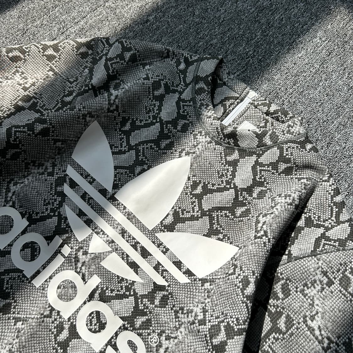 아디다스 x Hyke 파이어버드 스네이크 패턴 맨투맨 상품이미지4