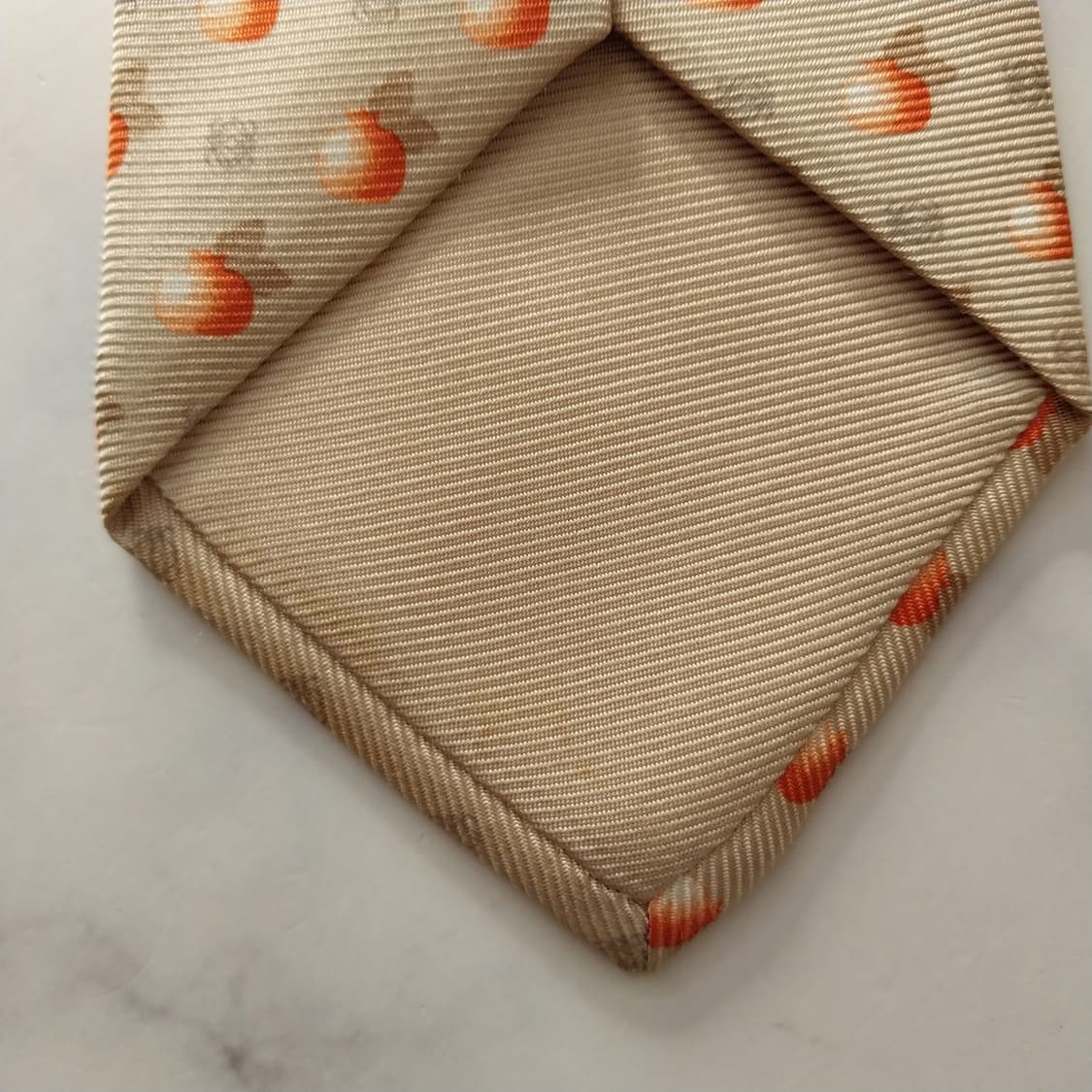 로에베 실크 베이지 로고&과일 패턴 넥타이 9.3cm A등급 K1728
 상품이미지9