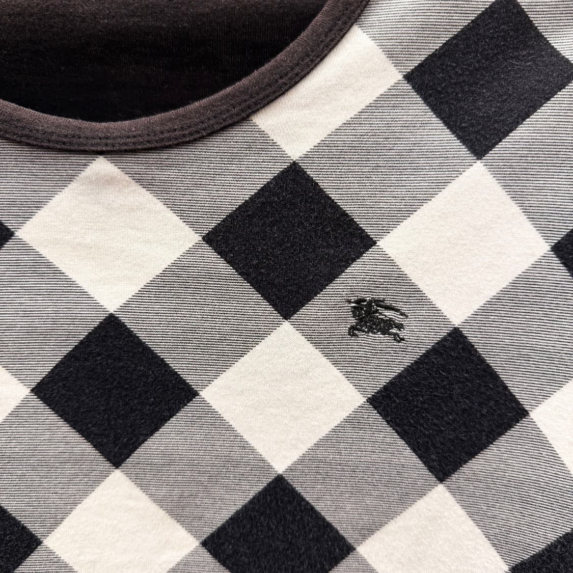 버버리 블랙라벨 체크 반팔 티셔츠 자수 로고 디테일 라운드넥 브라운 상품이미지6