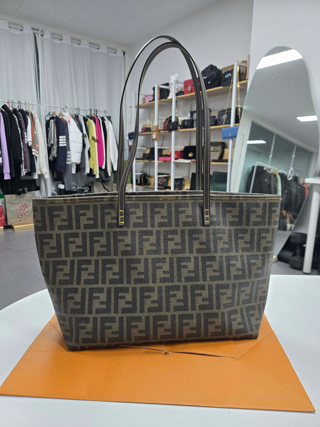 [50%세일] 펜디 멀티로고 토트백 상품이미지1