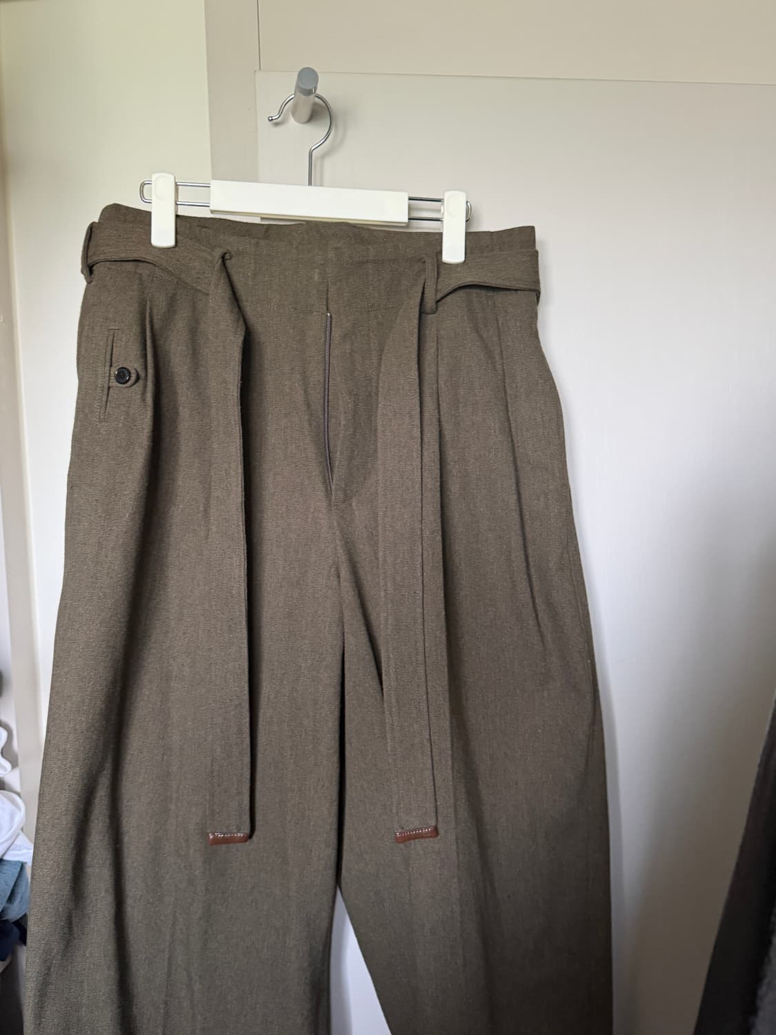 렉토 24FW 벨트 하이웨스트 팬츠 카키 L size 상품이미지4