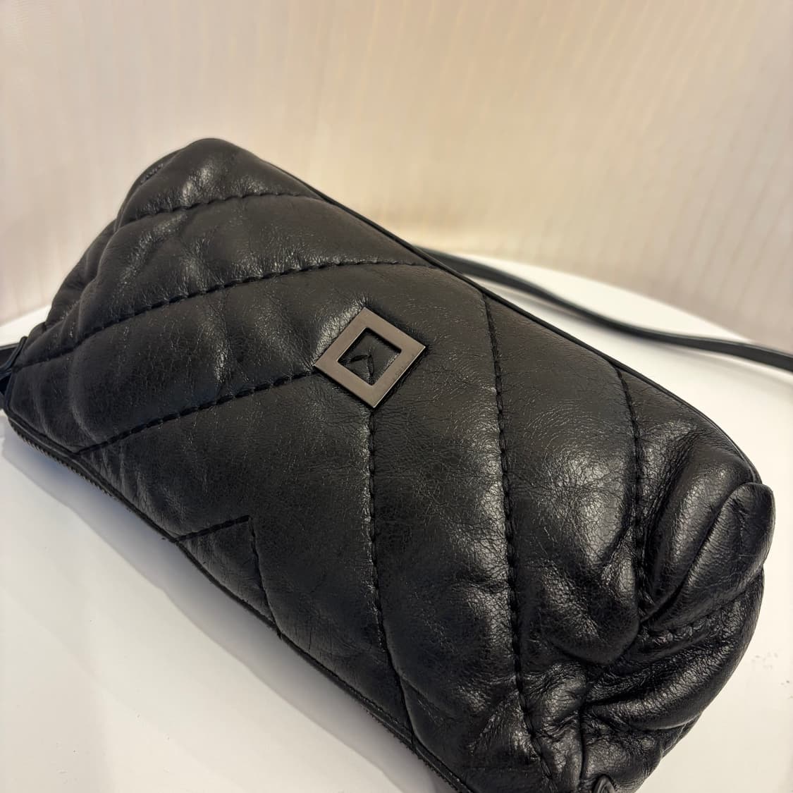 정품 루즈앤라운지 램스킨 크로스백    상품이미지8