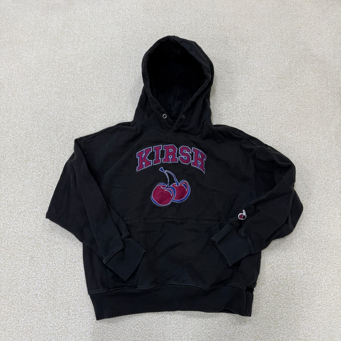 1 키르시 아치 로고 체리 후드티0129T1 상품이미지1